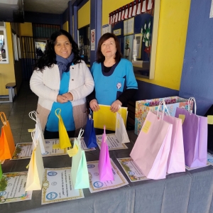 La BiblioCRA premia a los/as estudiantes por sus poemas más destacados.